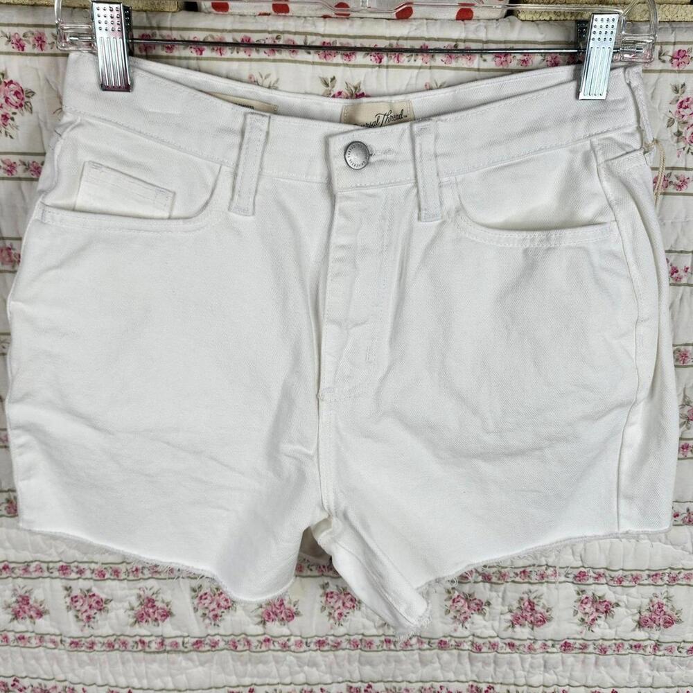Universal Thread Boyfriend Shorts White Denim Raw Hem Casual Size 2/R